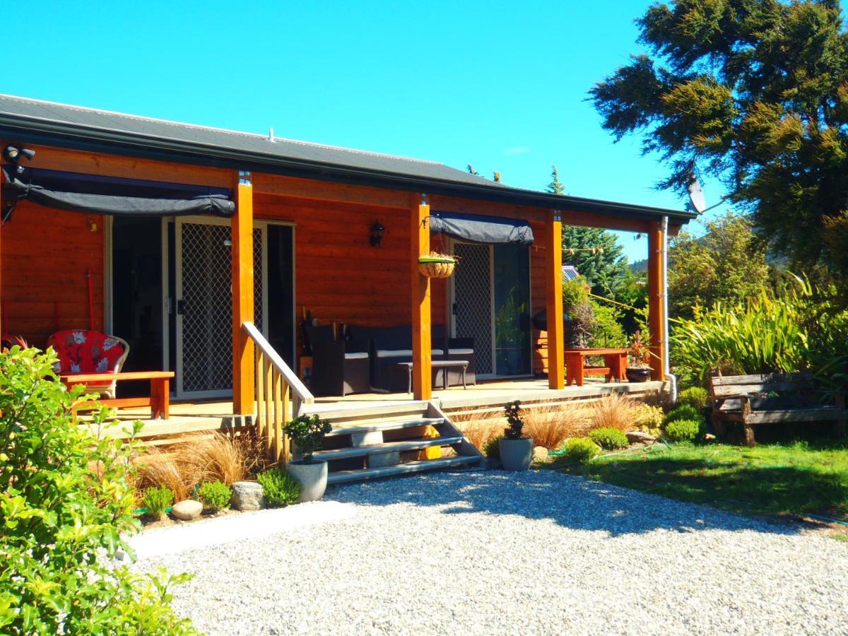 Lakefront Fantail Cottage Lake Hawea, Wanaka エクステリア 写真
