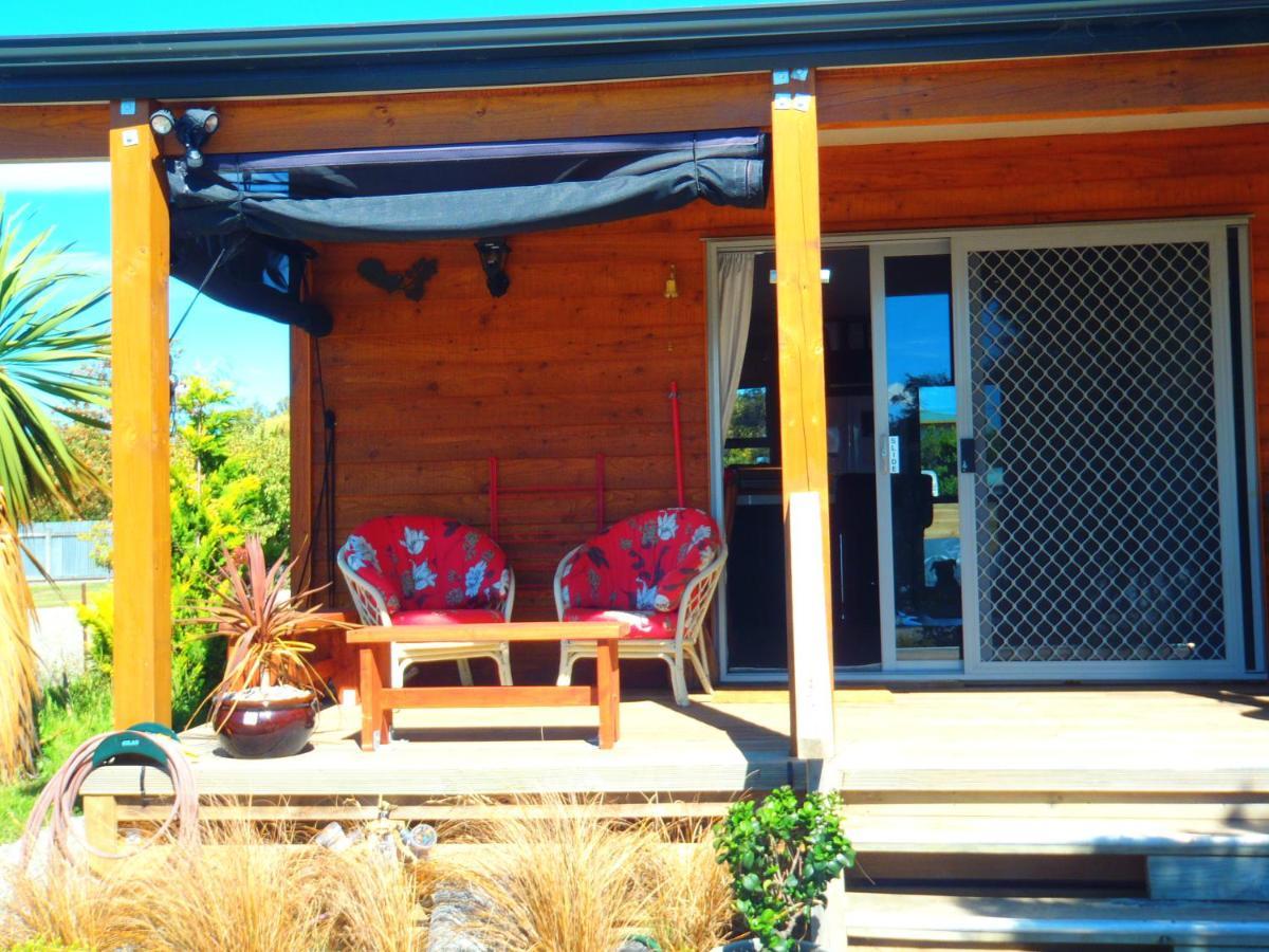 Lakefront Fantail Cottage Lake Hawea, Wanaka エクステリア 写真