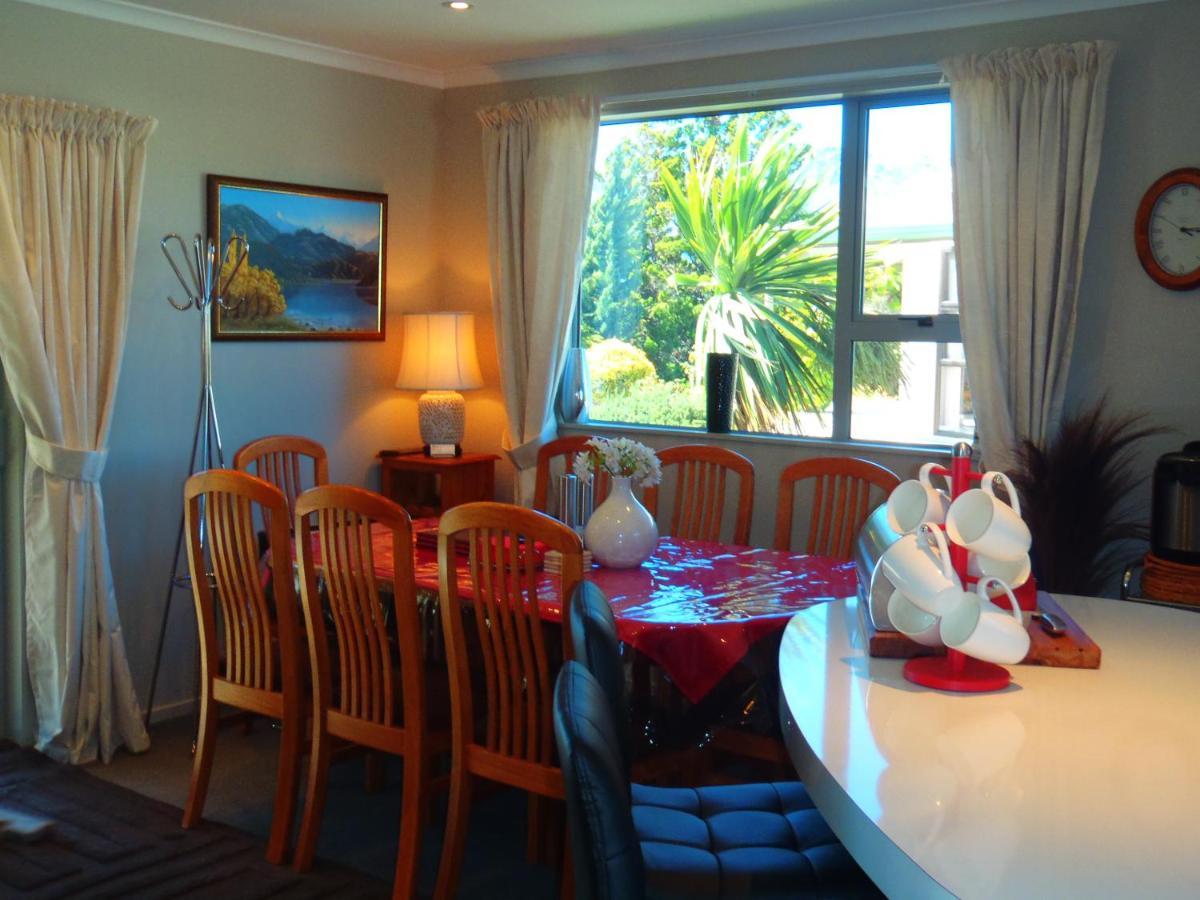 Lakefront Fantail Cottage Lake Hawea, Wanaka エクステリア 写真