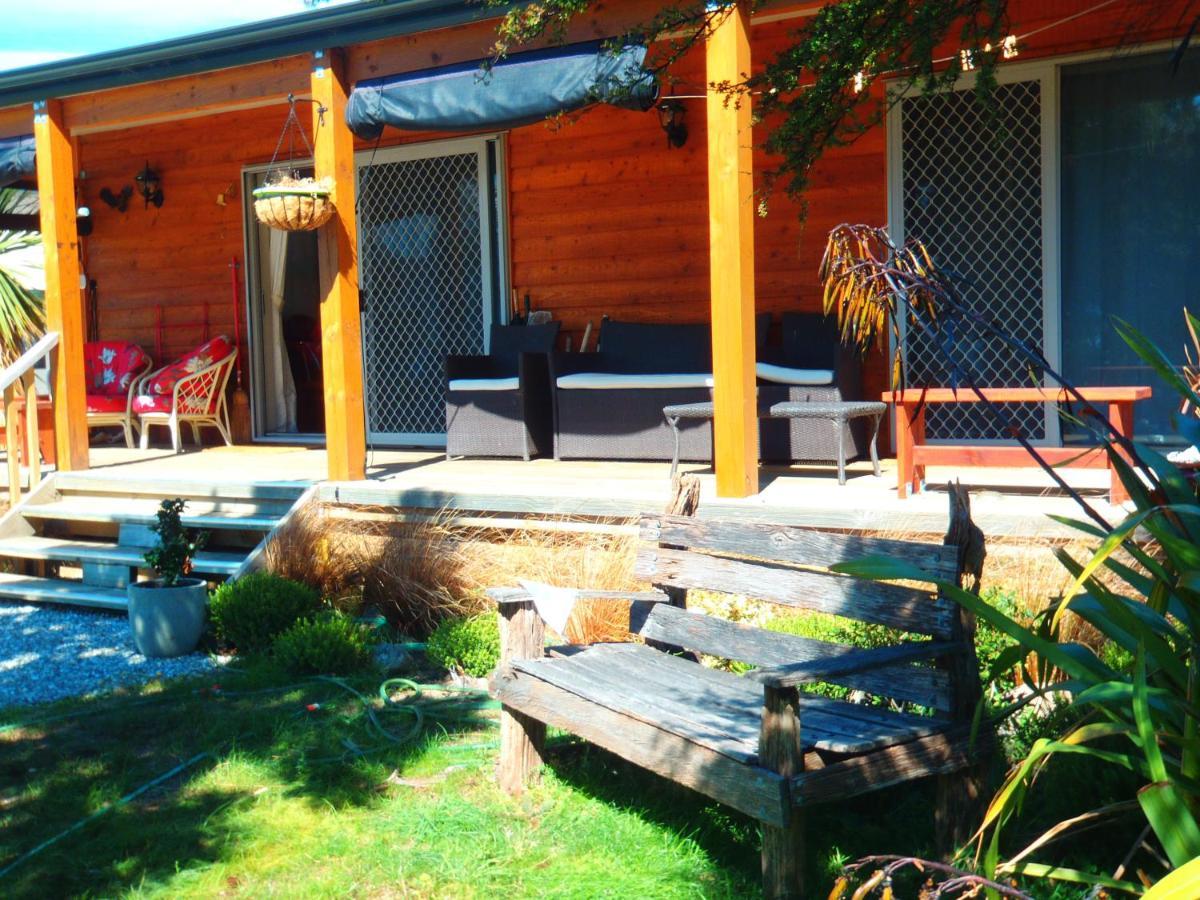 Lakefront Fantail Cottage Lake Hawea, Wanaka エクステリア 写真
